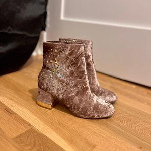 Design Lab Crushed Velvet Heeled Boots - size 6M